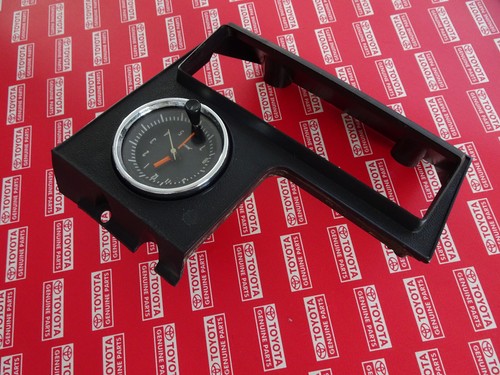 1973 1974 Toyota Corolla KE20 KE25 TE21 TE25 TE27 Center Console Panel & Clock - Picture 7 of 24
