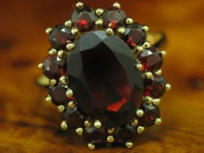 8kt 333 Gelbgold Ring mit 7,01ct Granat Besatz / 6,0g / RG58 - Bild 1 von 4