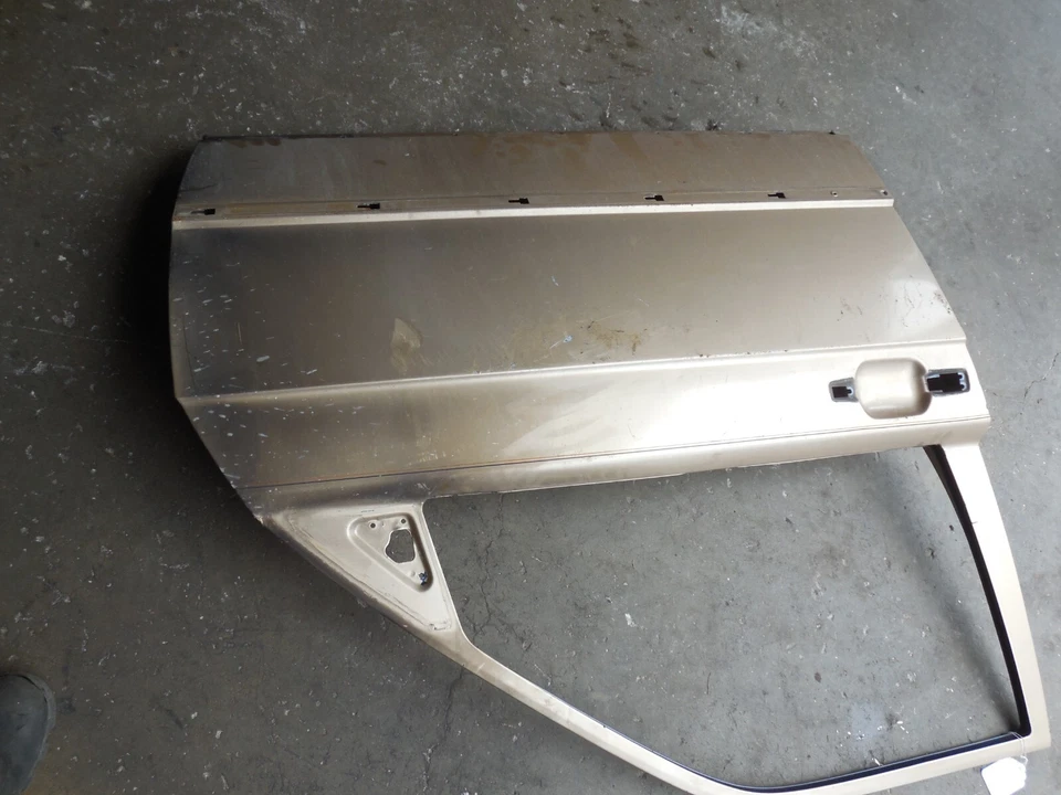 Panel de carcasa de puerta delantera derecha dorado 84-93 Mercedes Benz W201 190E 190D Foto 3 de 4