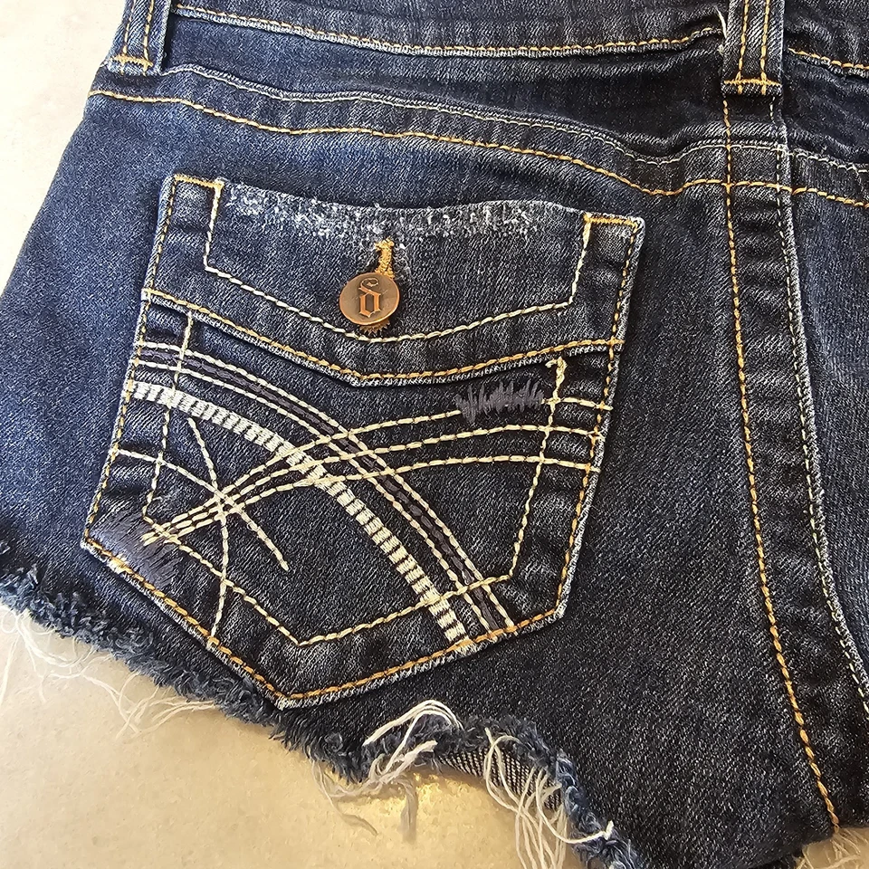 Pantalones Cortos Decree Corte Jean Talla 9 Oscuro Envejecido Dobladillo Crudo Tiro Bajo Ligeros Y2K Foto 2 de 4