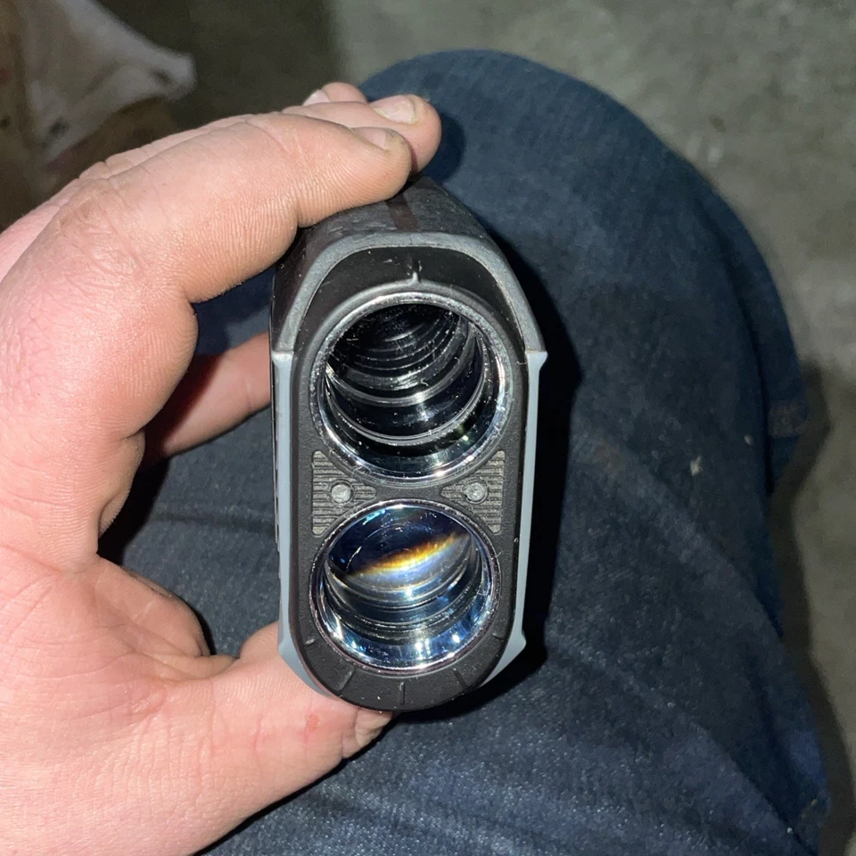 Telémetro láser de golf Bushnell Tour V5 sin pendiente (sin estuche) mordida magnética Foto 2 de 2