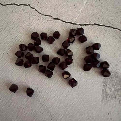 Cristallo Swarovski Austriaco 5mm Granato Bicono Perline Sfaccettate - 39 Pezzi - Foto 1 di 2