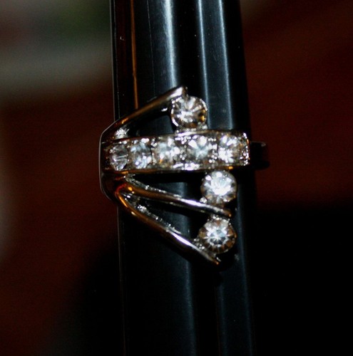 NWOT~Silver Tone Clear Crystal Rhinestone Cluster Sparkle Bling Fashion Ring~7 - Picture 5 of 7