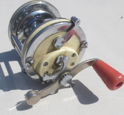Moulinet de pêche conventionnel vintage Garcia Mitchell 622 en eau