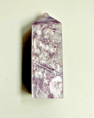 Atemberaubender lila Glimmerturm