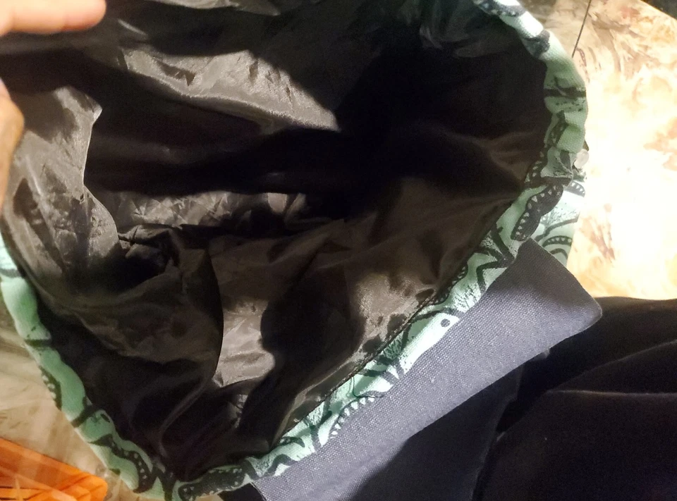 Bolso Target Cat & Jack Tiburón Lona Cordón Azul y Verde. Foto 4 de 4