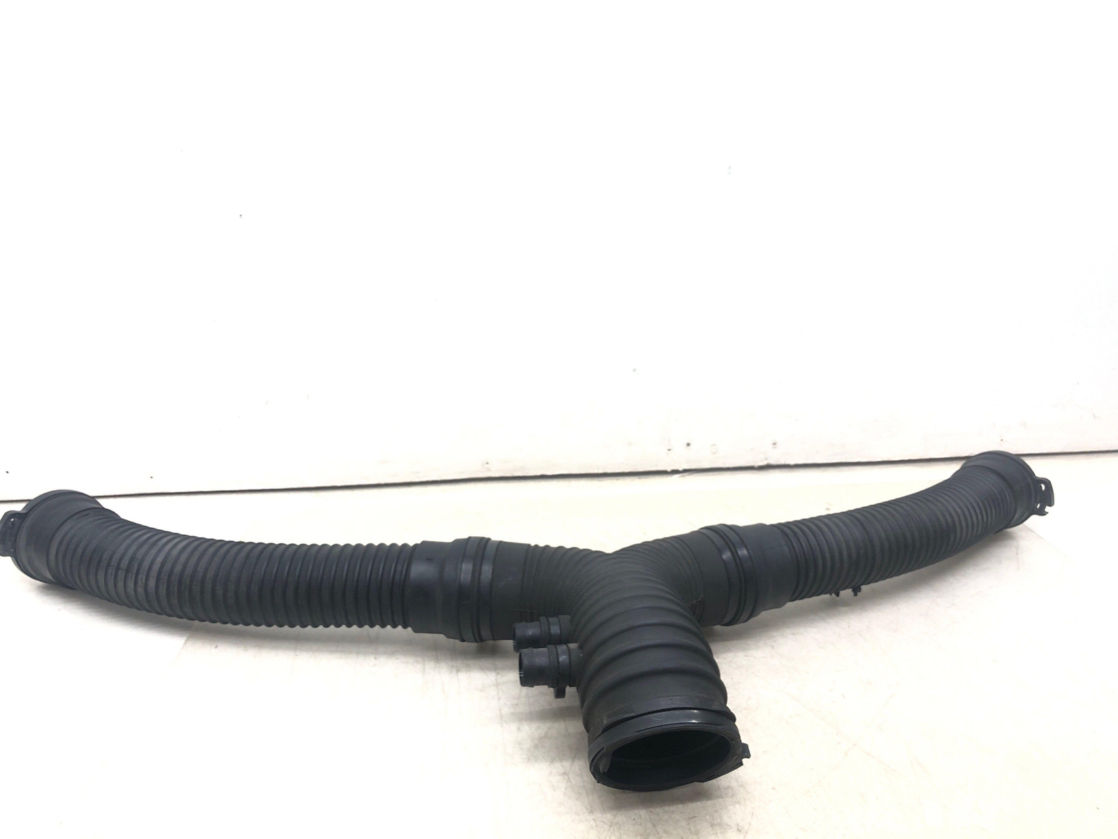 2009 ASTON MARTIN V8 VANTAGE 4.7L AIR INTAKE Y PIPE DUCT HOSE 6G33-9C623-DB OEM