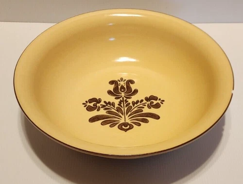 Pfaltzgraff VILLAGE TAN & BROWN 12" - 3 QT BOWL #224 W/DESIGN Chip on bowl rim.