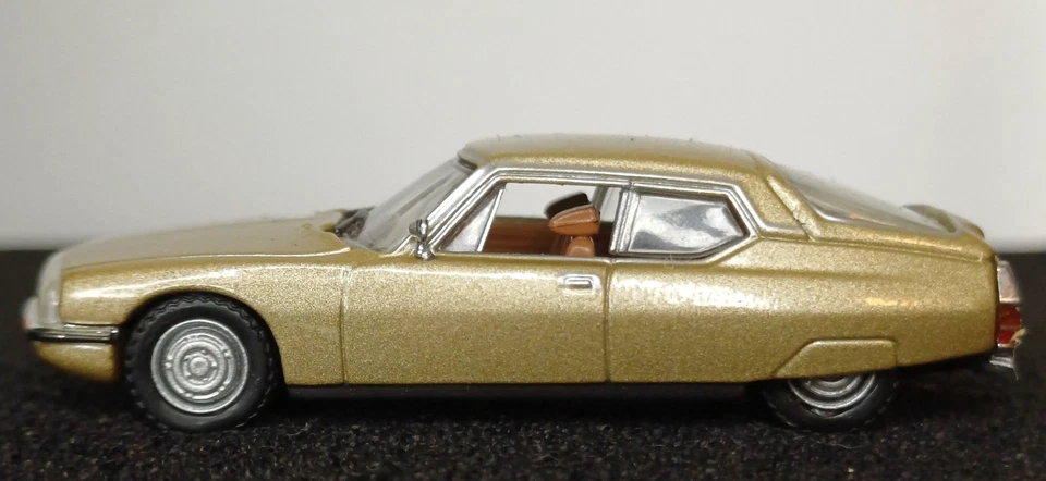 UNIVERSAL HOBBIES HO Citroën SM 1970 1/87 1:87 - Photo 2/4