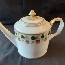 Rare Mottahedeh Vista Allegre Strawberry Vine Covered Teapot Excellent