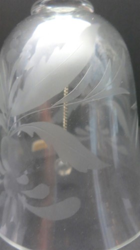 VINTAGE 9.5" CLEAR ETCHED GLASS BELL W/ SWIRLS IN HANDLE PORTUGAL - Picture 4 of 6