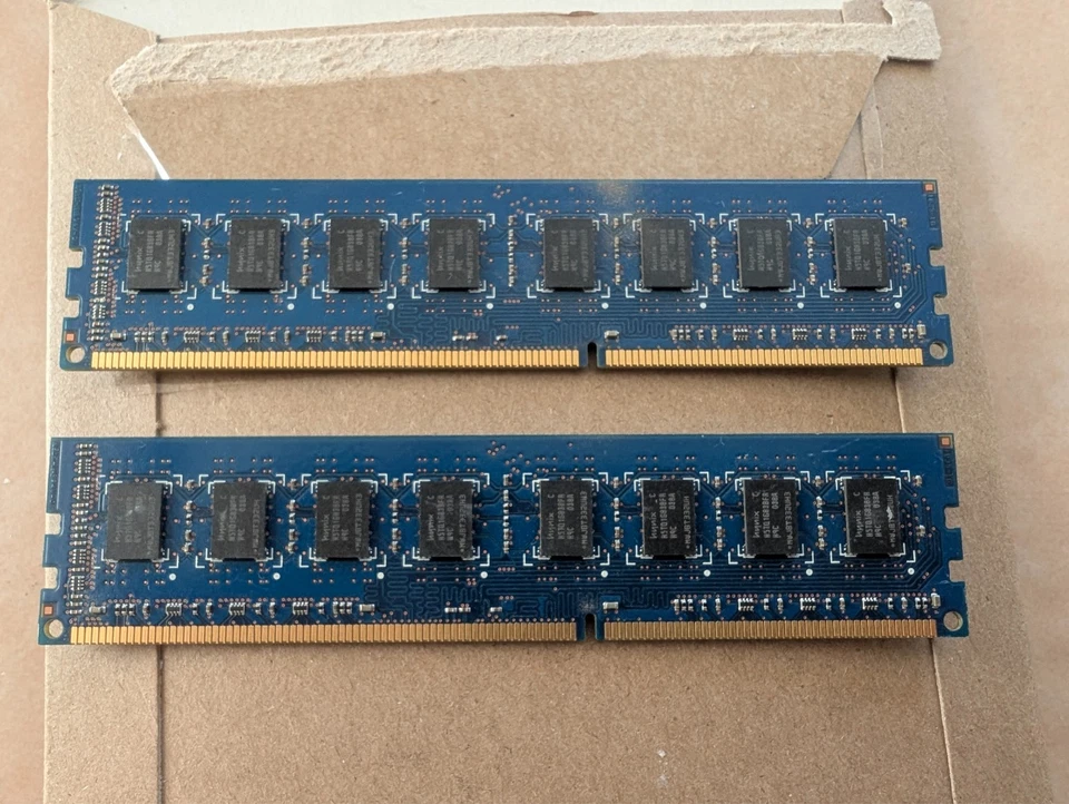 Hynix 2GB 2Rx8 PC3 2 Sticks - Image 2 of 2