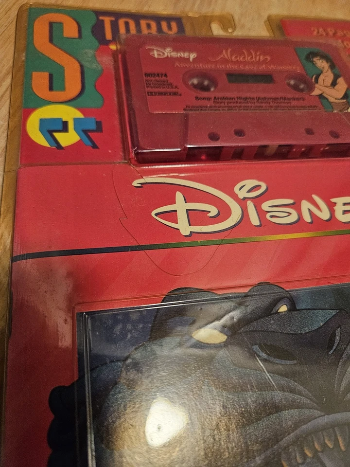Cinta de libro y casete Disney Aladdin Read Along 1992 paquete dañado sin usar Foto 4 de 4