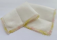 VINTAGE 1940s HANKY IVORY IRISH LINEN HAND CROCHET TATTED EDGING IN YELLOW PINK