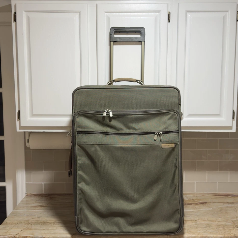 Mala Briggs & Riley Baseline Grande Expansível 28" com Rodas Olive #U28NX CLEAN - Imagem 2 de 4