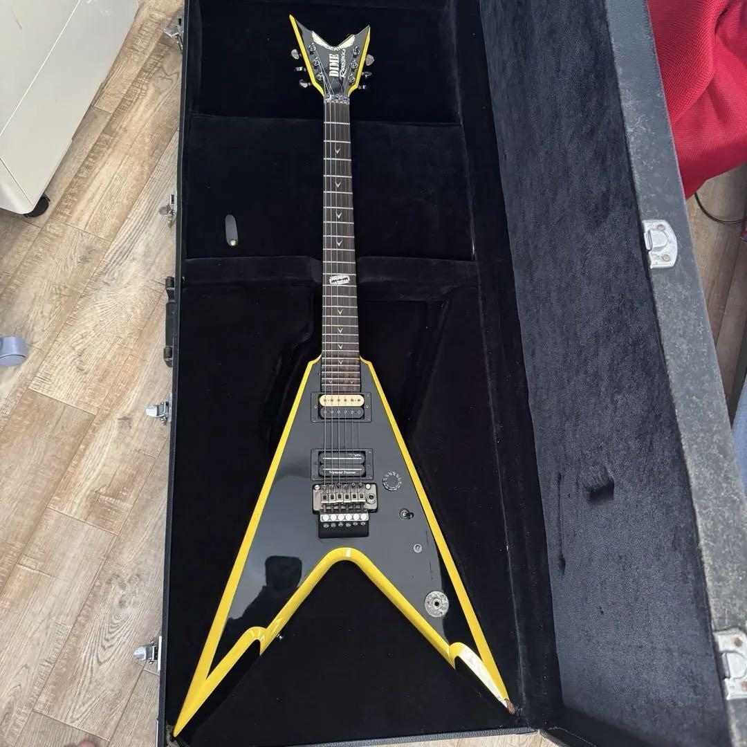 一週間限定!DEAN RAZORBACK 黒/黄色 ハードケース付き Dean Razorback Electric Guitar V Type Black Yellow Used From