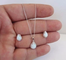 OPAL CENTER NECKLACE PENDANT & EARRING SET / 925 STERLING SILVER / 18'' LONG
