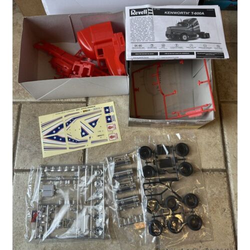 Revell Snap Tite Kenworth T600A Model Kit #85-1958 Open Box 2008 - Picture 2 of 8