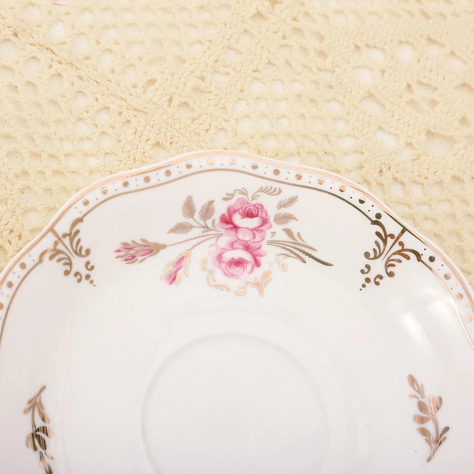 Juego de tazas y platillos de té de porcelana floral de 7,4 oz, taza de café rosa claro con T dorada Foto 4 de 4
