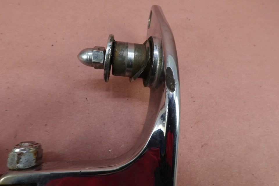 1992 Harley Davidson Dyna Glide Custom - FXDC Front Right Foot Peg Rest - Image 4 of 4