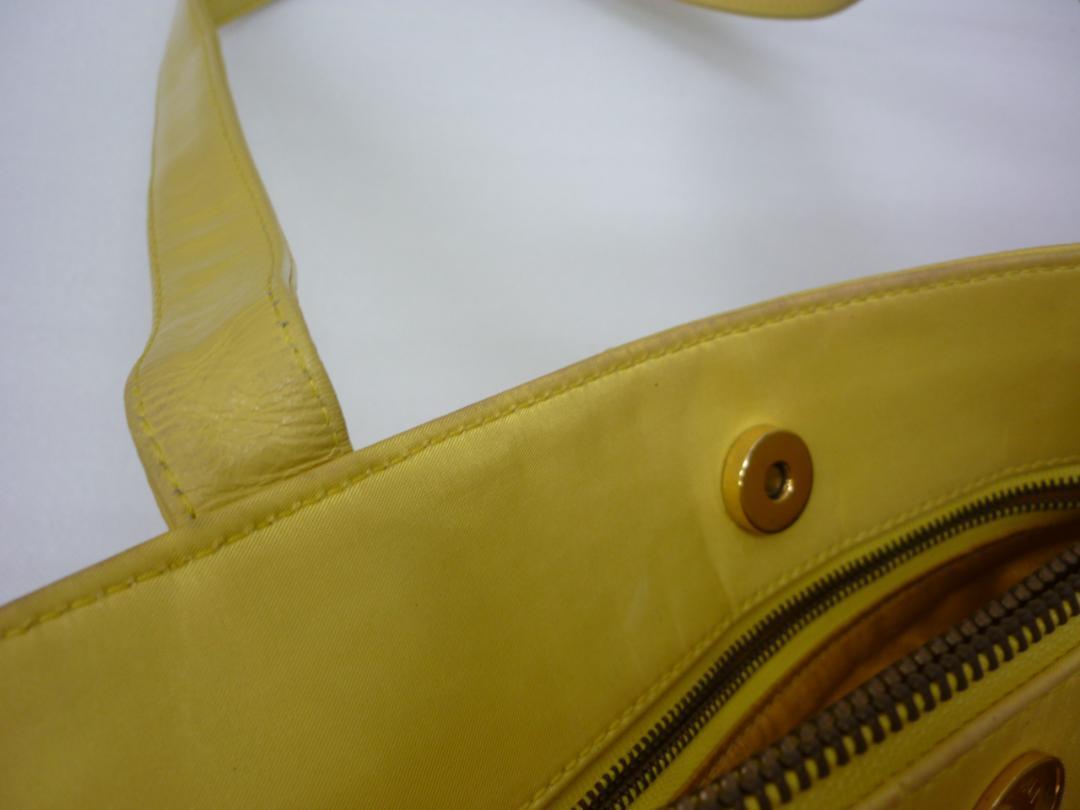 Gianni Versace Tote Bag Yellow Sun Chain Zipper Closure Gianni Versace Tote Bag Yellow Sun Chain Zipper Closure
