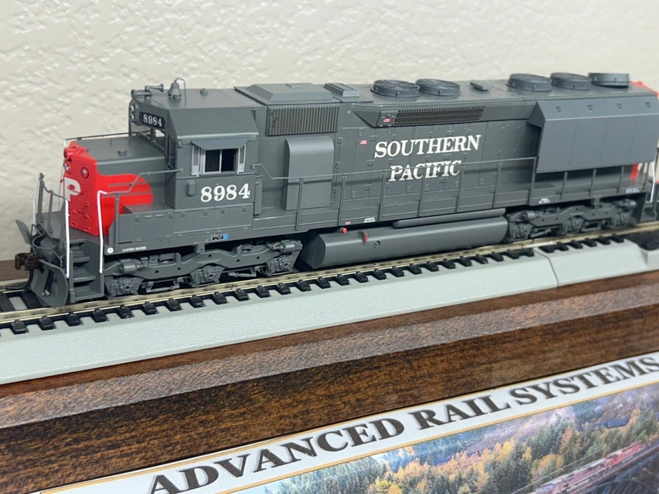 SOUTHEN PACIFIC - SP " ELEPHANT EARS " - SD45 LOCO DC/DCC Ready HO Scale NEW OOP - Image 4 of 4