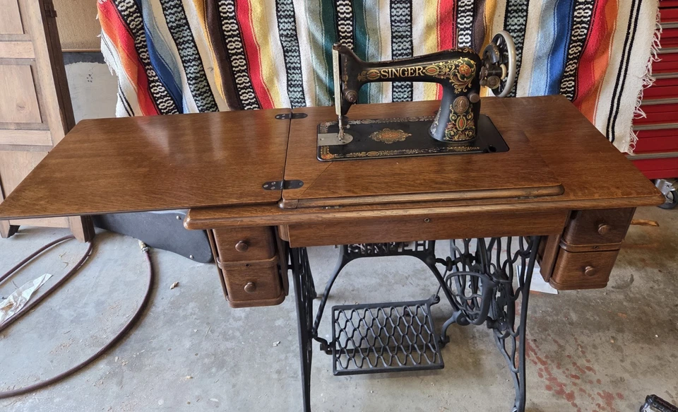 MÁQUINA DE COSER ANTIGUA CANTANTE PEADLE MODELO 66 Completa, Funciona, Con Accesorios  Foto 2 de 4