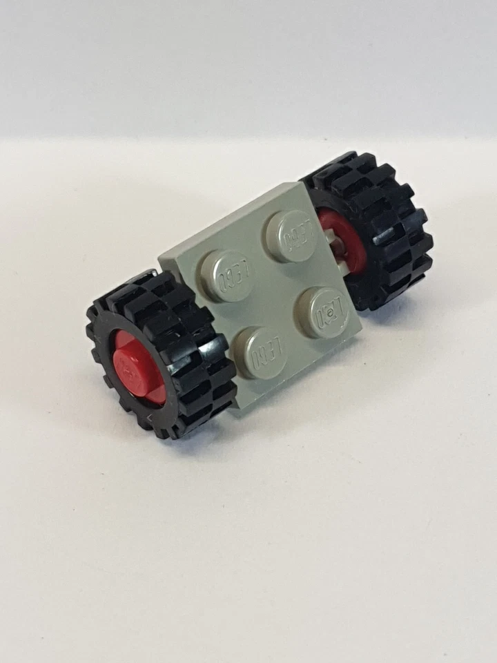 Lego® 122c01assy2 kleine Räder 15 mm althellgrau rote Felgen schwarze Reifen - Bild 1 von 1