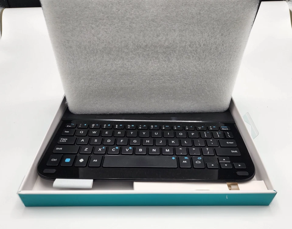 Logitech Ultrathin Keyboard Folio for 10.1-Inch Samsung Galaxy Tab 3 - Image 3 of 4