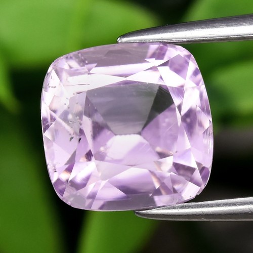 Kunzite Naturelle Non Traitée 4.41 Carats - Couleur Rose Clair, Origine Afghanistan, Taille 'scissor-cut'
