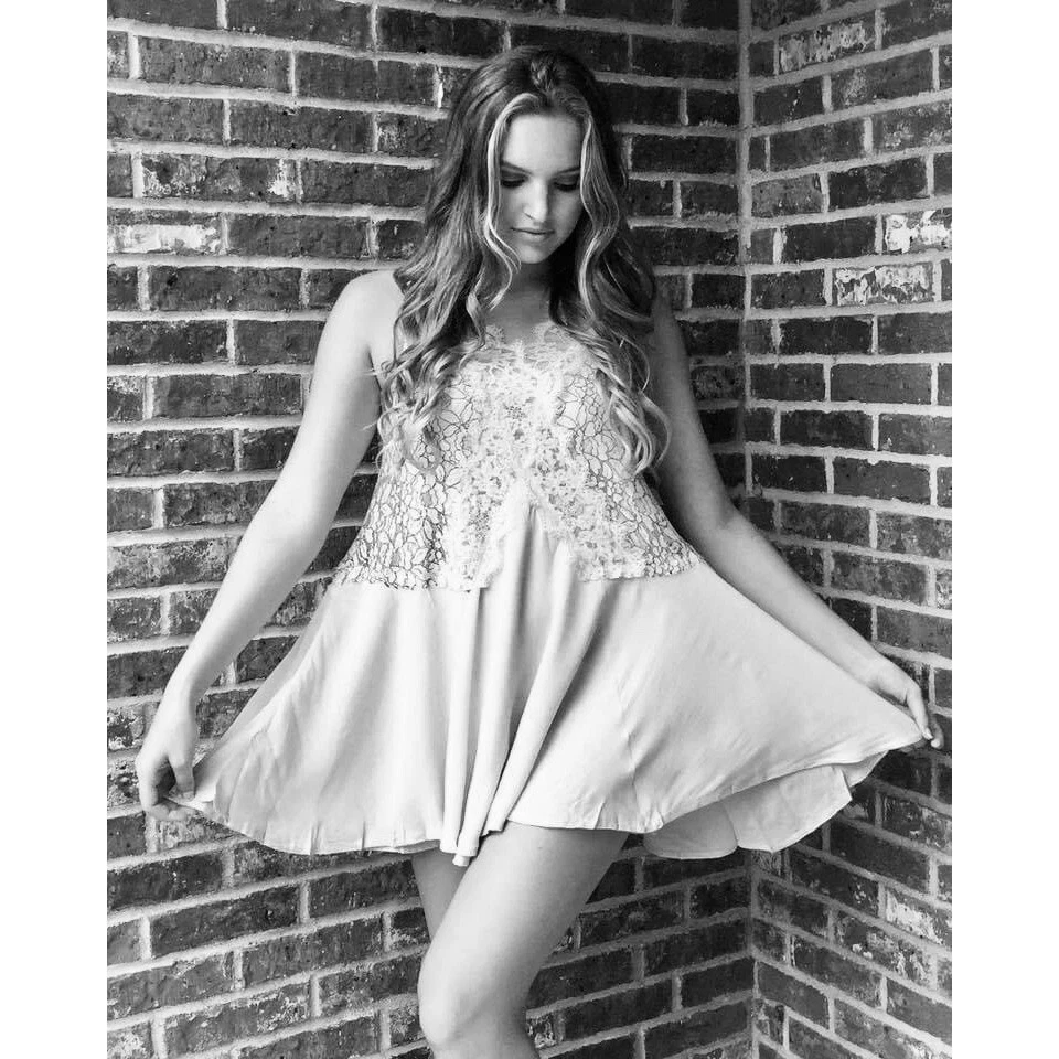 UNDERCOVER Mini abito tunica A Line in pizzo bianco con accento boutique "Secret Origins" nuovo con etichette