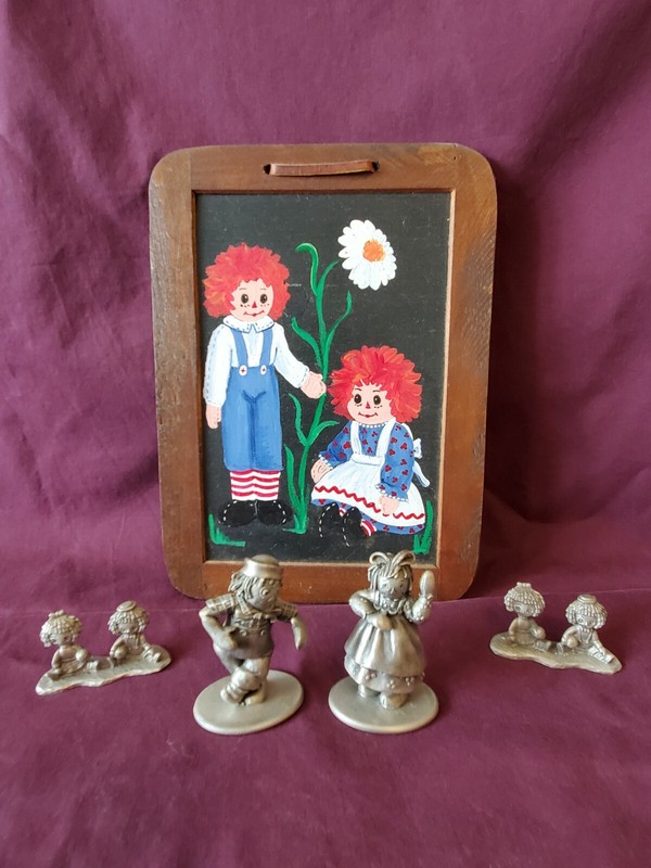 RAGGEDY ANN & ANDY PEWTER FIGURINES AND A SMALL HAND PAINTED CHALKBOARD