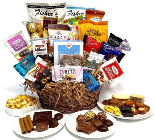 ¡Cesta de regalo personalizada hecha a mano con chocolates gourmet, galletas, bocadillos y dulces! - Imagen 1 de 43