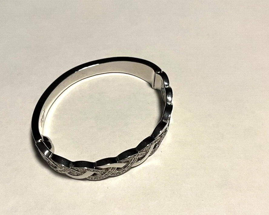 Puño de circonita cúbica chapado en rodio 7 3/4" Foto 4 de 4