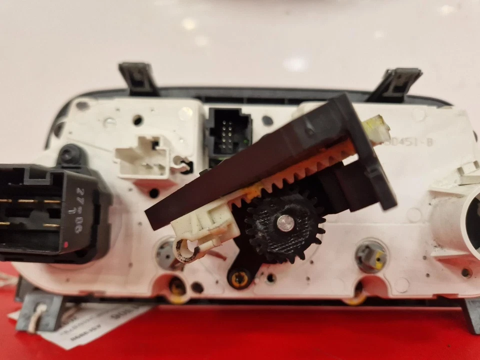 PANEL DE CONTROL DE CALEFACCIÓN FORD FIESTA 2007 Foto 4 de 4