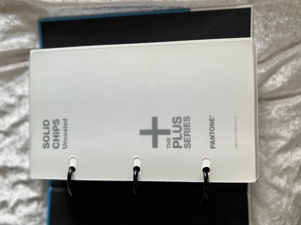 Pantone solid chips book - uncoated - Image 2 of 4