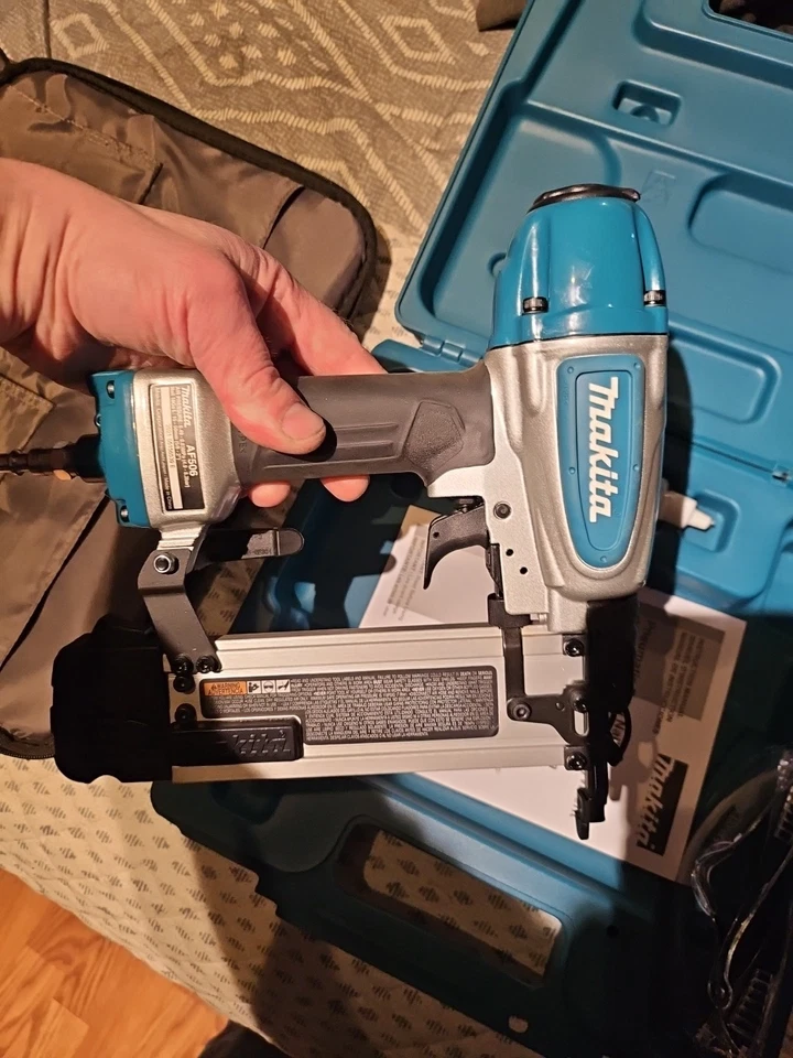 Makita Pneumatic Brad Naller - Image 2 of 4