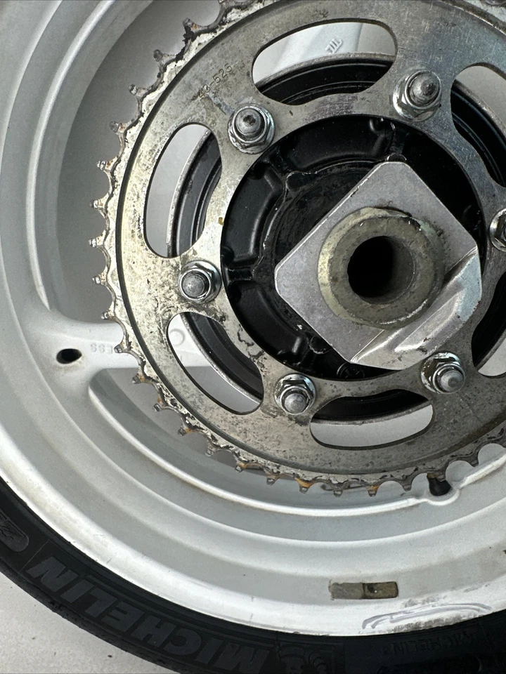 Suzuki GSXR 600 750 2008 OEM llanta trasera con piñón de cubo de neumático *doblado* Foto 3 de 4