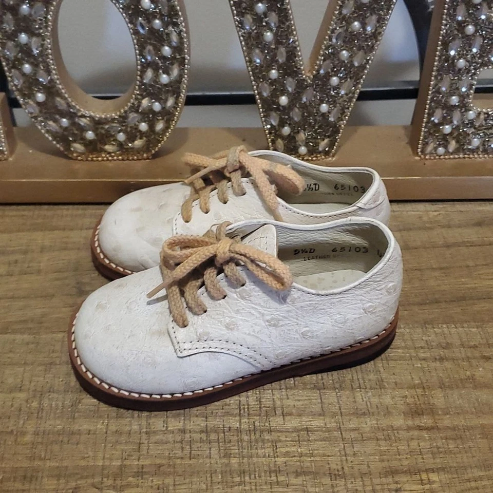 Sapatos de couro creme para caminhada bebê avestruz tamanho 5,5 - Imagem 4 de 4