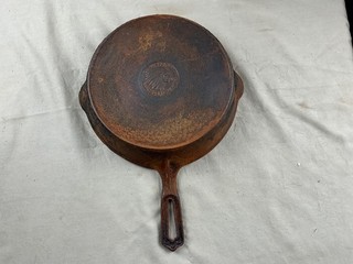 Wapak High Grade Hollow Ware No 8 cast iron frying pan cracked rusty dirty