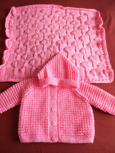 ASSORTED HAND KNITTED HOODED JACKETS AND MATCHING PRAM BLANKET. - Picture 5 of 21