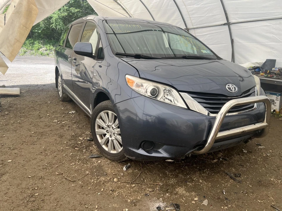 Parasol derecho usado se adapta a: Toyota Sienna 2017 iluminado grado A derecho Foto 3 de 4