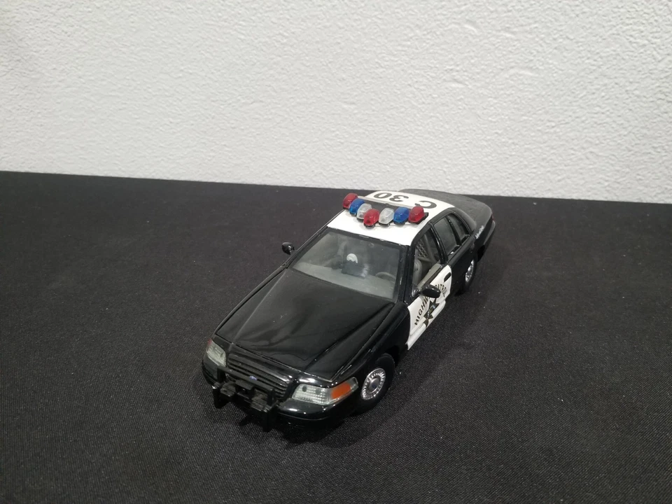 CLASSIC METAL WORKS CALIFORNIA HIGHWAY PATROL 1999 FORD POLICE INTERCEPTOR 1/24 - Image 2 of 4