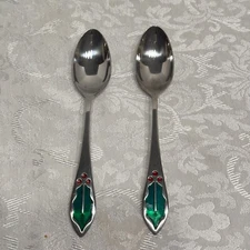 2 Teaspoons Cambridge Stainless Holly Christmas Holiday Berries Green Red