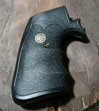 PACHMAYR GRIPPER RUGER SUPER BLACKHAWK GRIPS IN EXCELLENT CONDITION