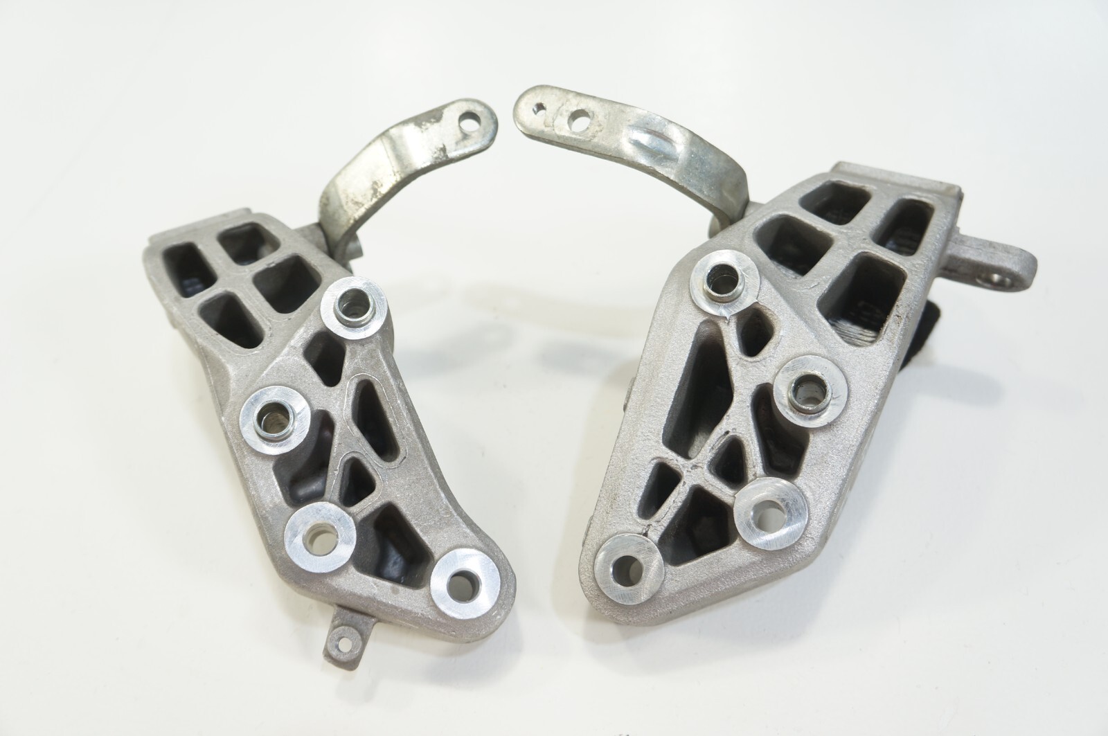 2014-2019 maserati ghibli 3.0 v6 engine motor mount bracket support pair 2