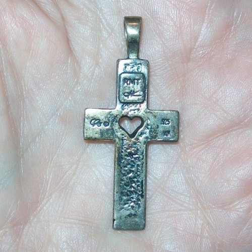 ROBERT TENORIO KEWA SIGNED 14KYG & STERLING RELIGIOUS CROSS w/HEART PENDANT - Picture 2 of 8