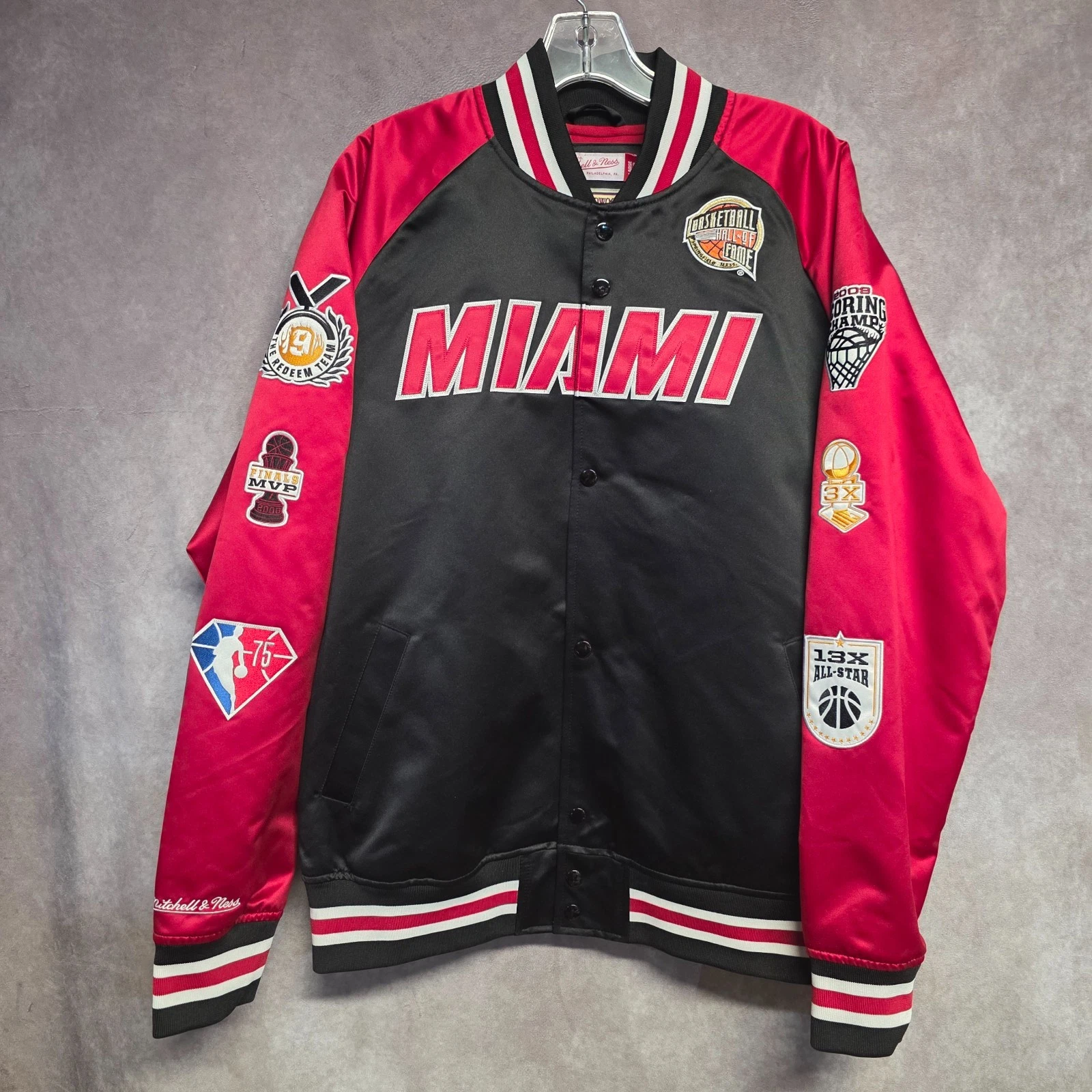 Sold Out NWT Mitchell & Ness Miami Heat Dwayne Wade 3 Hall of Fame Jacket Mens L
Opens in a new wind