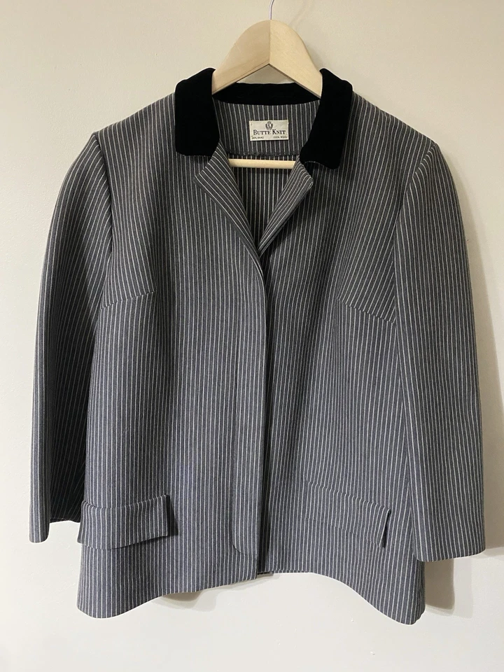 Vintage 1960’s Butte Knit Wool Grey Pinstriped Blazer Skirt Velvet Collar Set M - Image 2 of 4