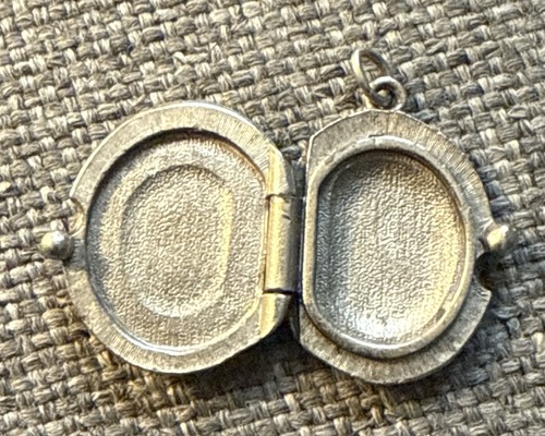 Vintage 90s Locket Pendant Necklace Bugs Bunny Starline 1997 Warner Bros - Picture 3 of 5